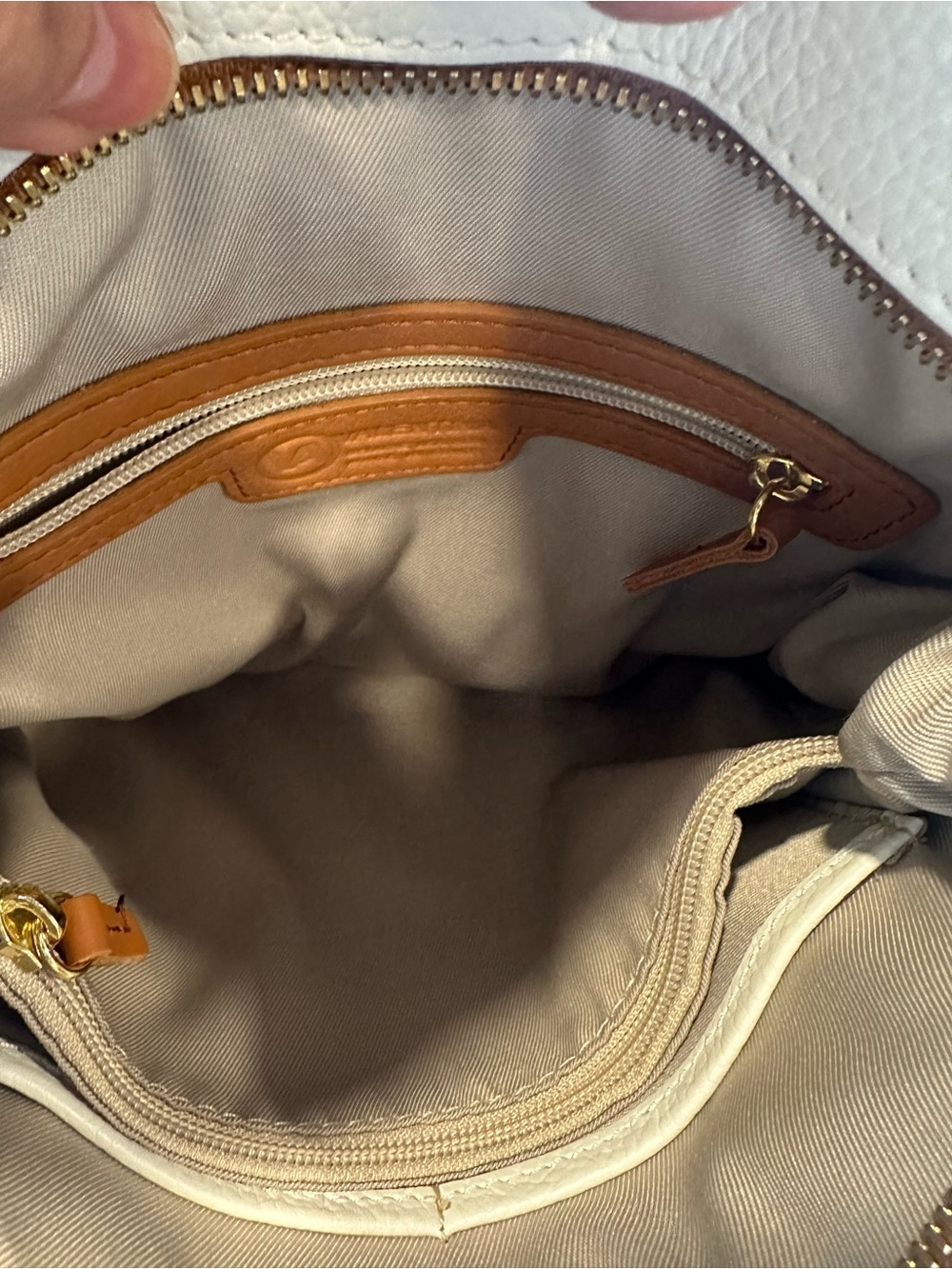 Valentina Italian Leather Cream and Cognac Shoulder Bag/ Backpack - Picture 6 of 10